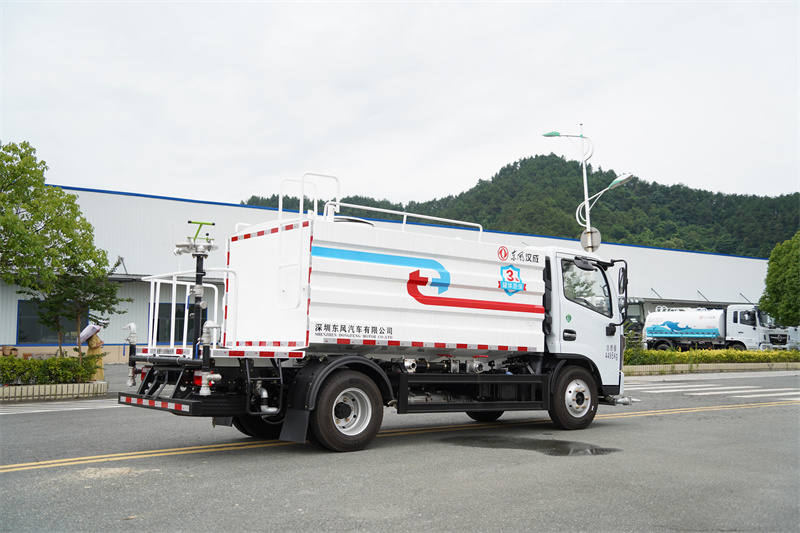 东风股份D6蓝牌洒水车 7方（燃油车）