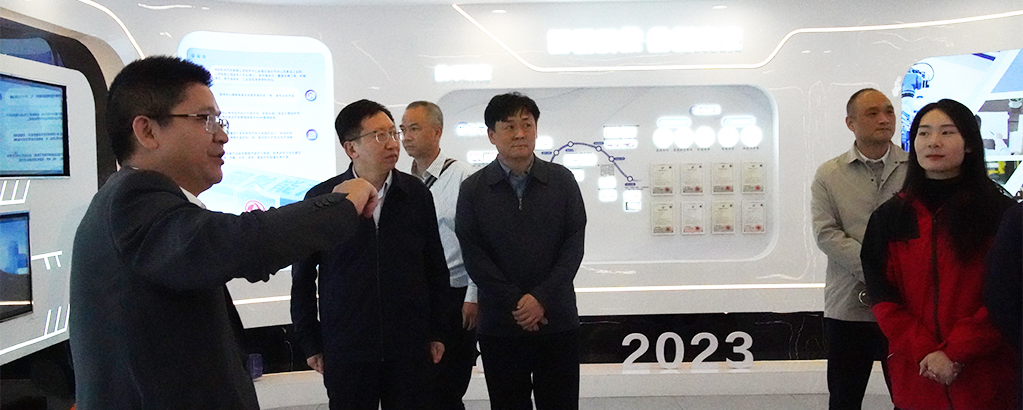 国家林草局、市林业局等领导莅临深圳东风,参观无人机集群AI消防车