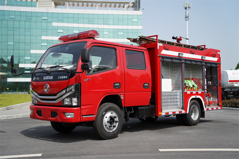 【汉成牌】东风多利卡2吨水罐消防车