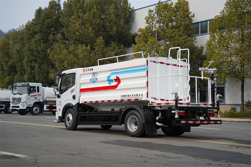 东风股份K6蓝牌洒水车 7方（燃油车）