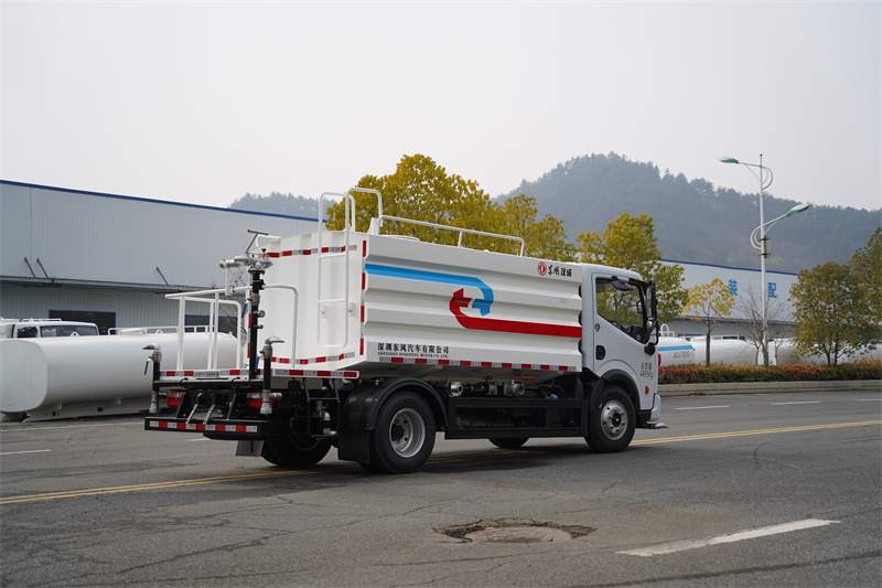 东风股份K6蓝牌洒水车 7方（燃油车）