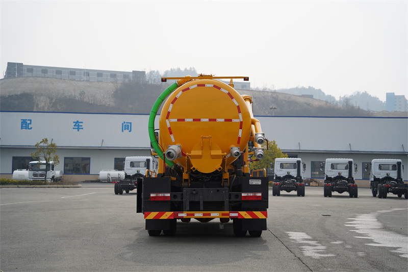 【汉成牌】东风股份D9吸污车 12.2方