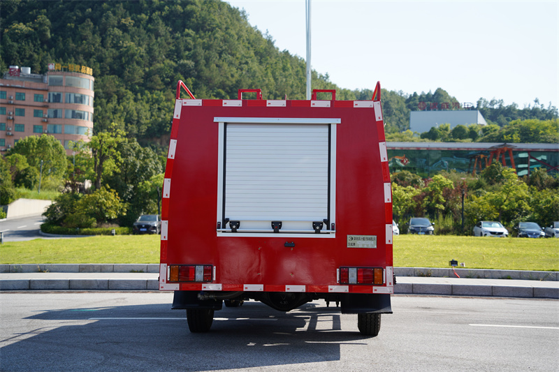 【汉成牌】东风华神1.5吨蓝牌供水车